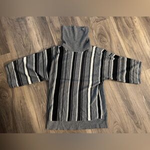 New York and Co mid sleeve turtleneck